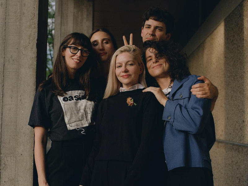 Alvvays – “Very Online Guy” / “Belinda Says”