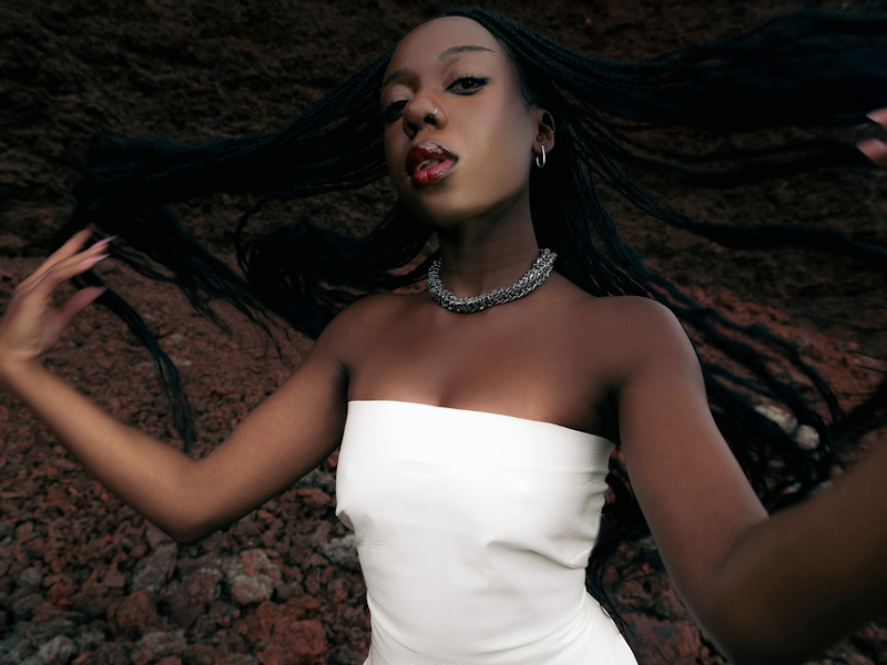 DEBBIE FRIDAY feat. UÑAS – “I GOT IT”