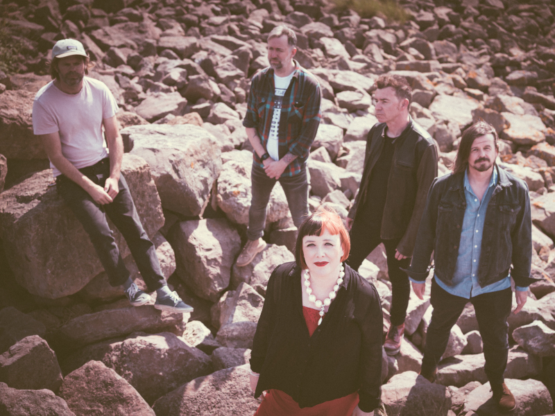 Slowdive – “kisses”