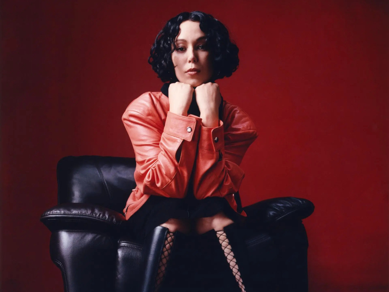 Kelly Lee Owens – “Sunshine”