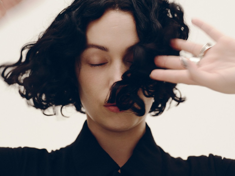 A press photo of Kelly Lee Owens.