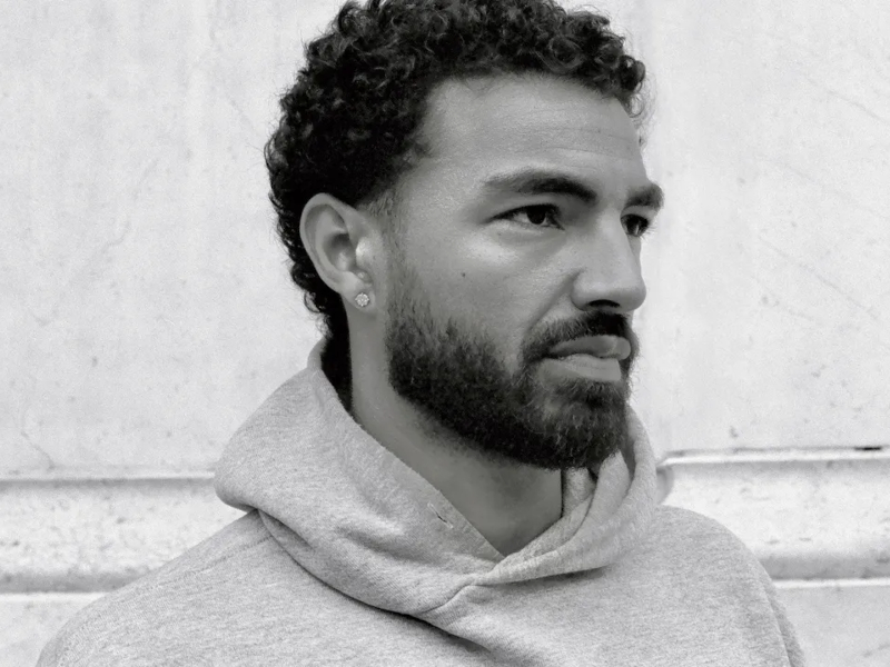 A press photo of Navy Blue.